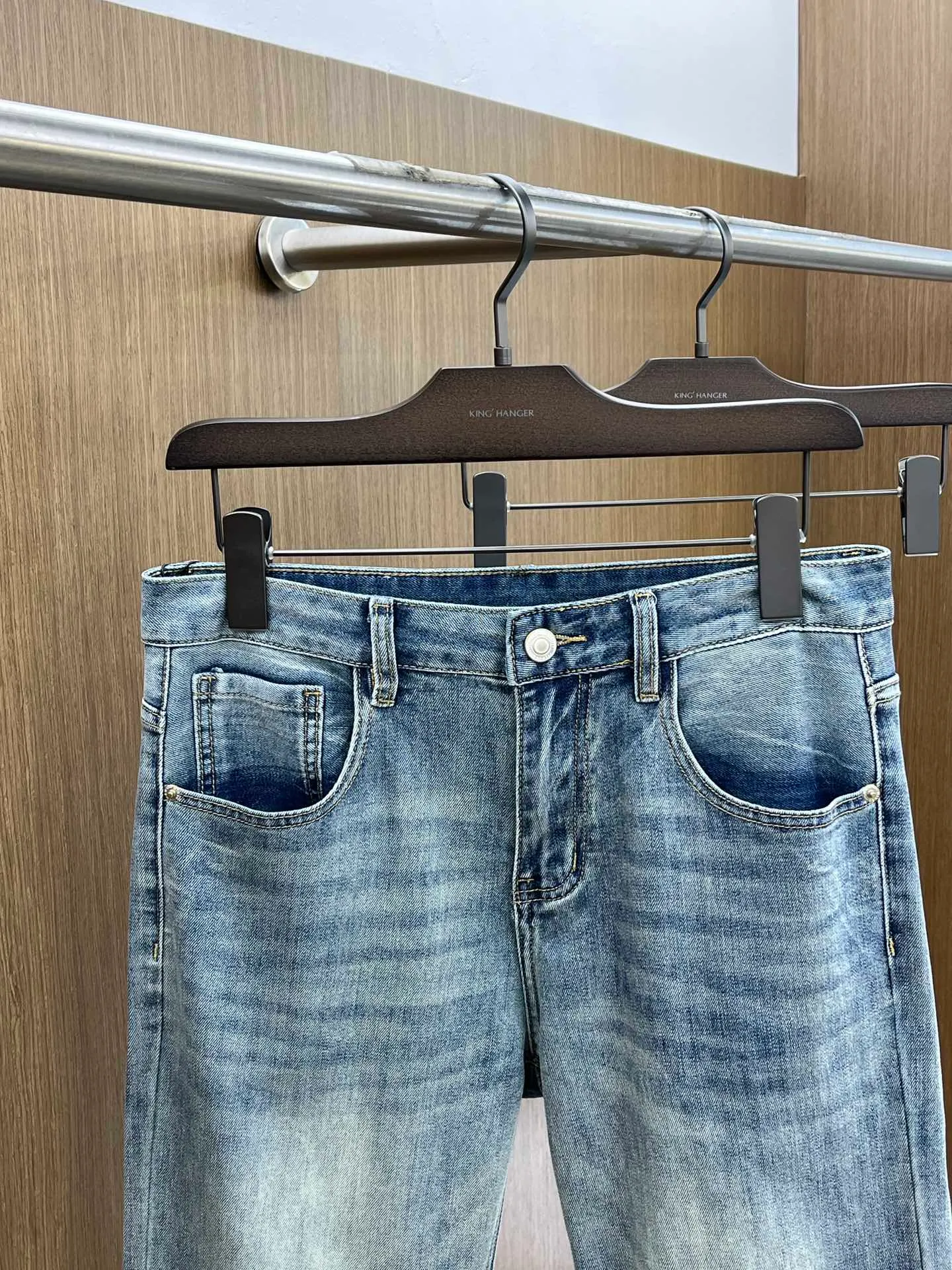 P250 Polo high-end customization 25ss spring and summer new style men's small straight original jeans Early spring new style super soft, stretch fabric, complex handicraft superposition, any washing process will turn into a completely different color effect if you stay for a few seconds longer, so it is more precious, especially durable and taste-resistant... Use the best elastic texture of tannins, genuine leather labels, high-end metal accessories... to create a unique and original jeans style! Original hardware accessories, super correct fit, comfortable and breathable, extremely high-grade, XD counter quality, handsome upper body. Code number: 28-38 no 35 37